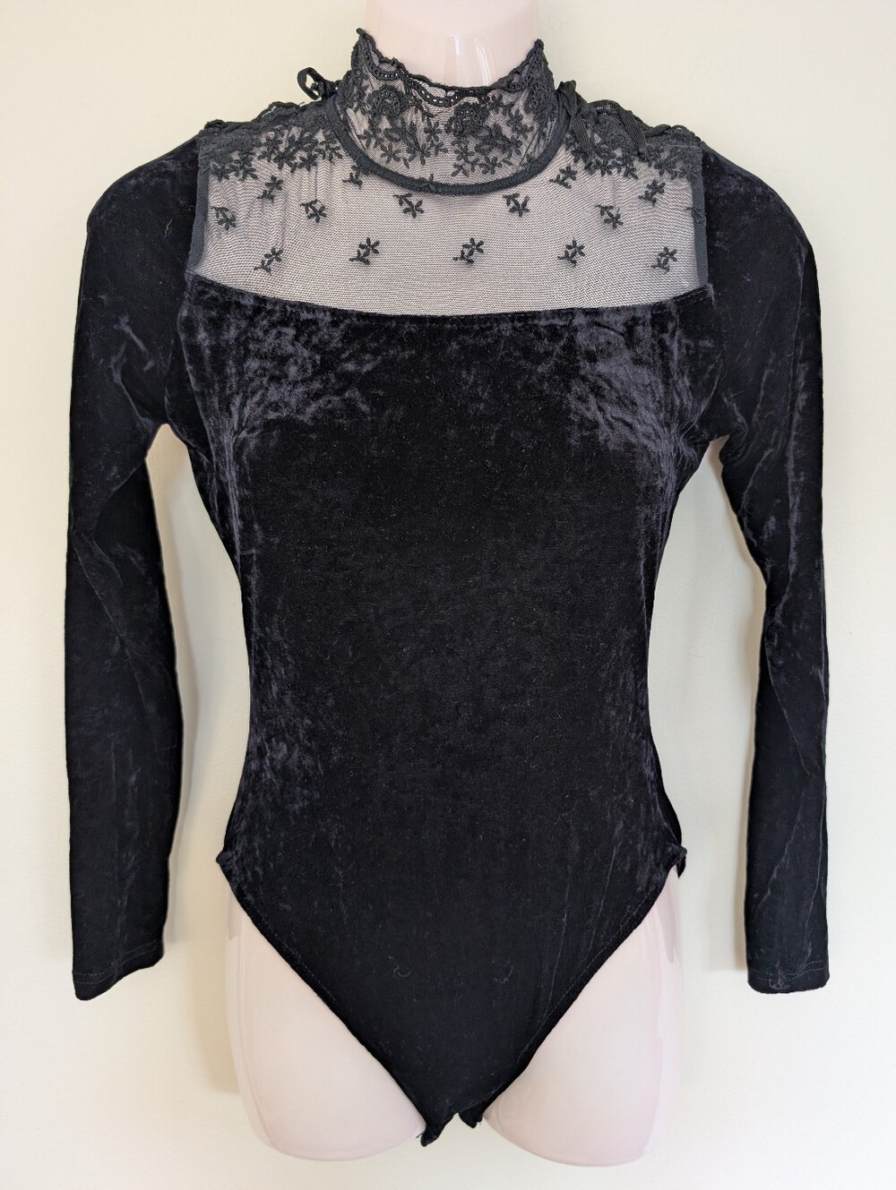 etincelle Paris Vintage Black Velvet Lace-Trim Long Sleeve Bodysuit Small